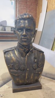 Первая скульптура